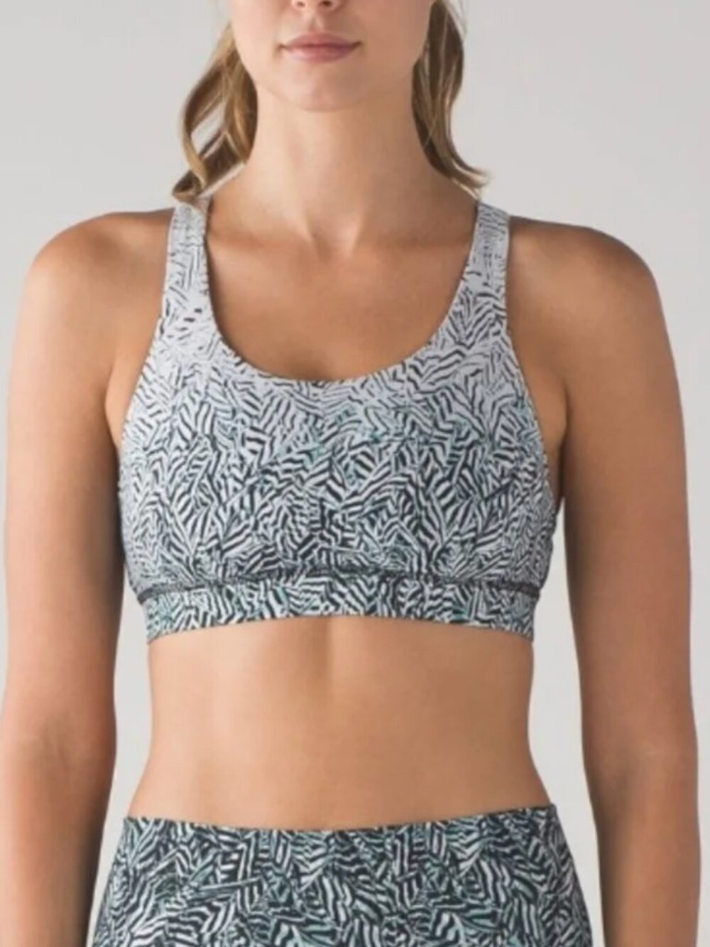 Lululemon Energy Bra (Nulux) Size 4 - Picture 3 of 9